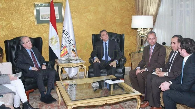 بالصور.. وزير النقل يلتقي سفيري إسبانيا واليابان لبحث أوجه التعاون المشترك