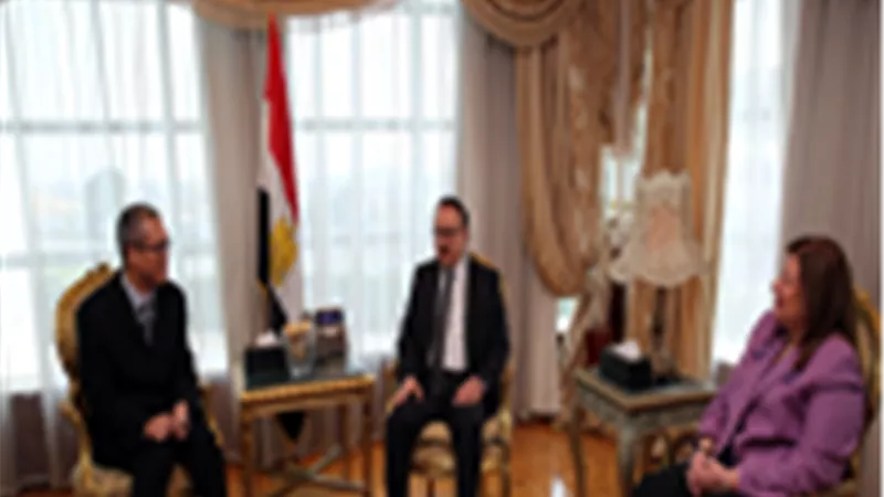 «القاضي» يبحث مع «باناسونيك» دعم صناعة الإلكترونيات