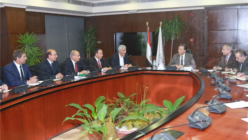 وزير النقل يلتقي بالشركات التابعة للسكك الحديدية