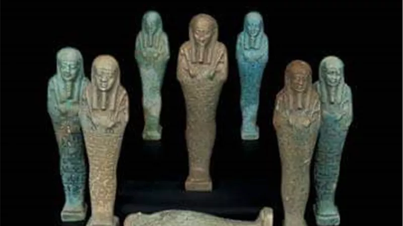 القبض على «عجوز» تنقب عن الآثار بالأقصر