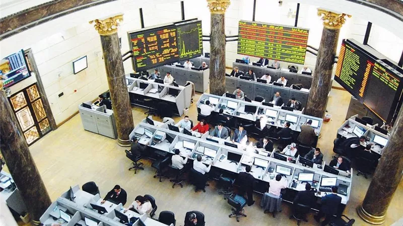 تراجع مؤشرات البورصة بمستهل التعاملات.. وتنفيذ صفقة على النساجون بـ1.4مليار جنيه