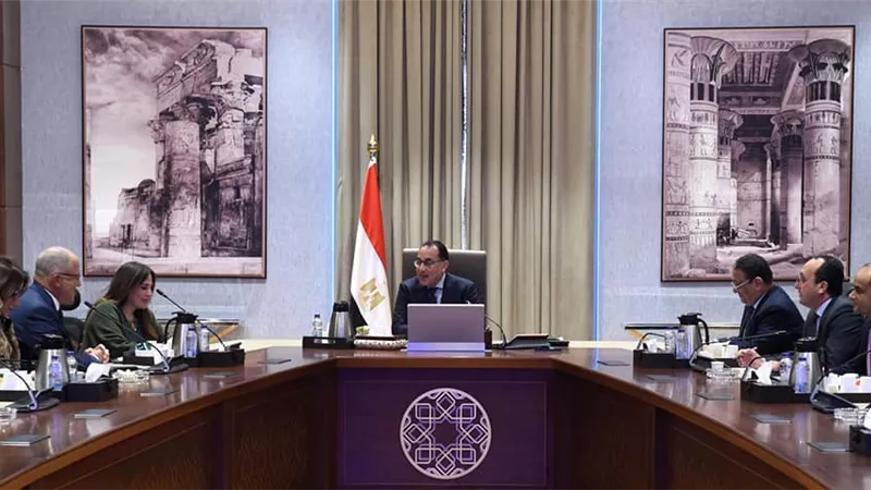 رئيس الوزراء يناقش مع رئيس اتحاد الصناعات دعم قطاع الصناعة المصري
