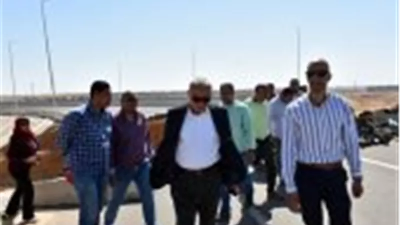 مسئولو «الإسكان» يتفقدون مشروعات الطرق الجارى تنفيذها بالقاهرة الجديدة