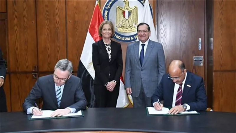 وزير البترول يشهد توقيع اتفاقية التطوير المشترك لمشروع جديد لإنتاج «الميثانول الأخضر»