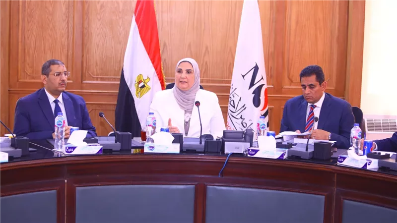 «وزيرة التضامن» تعقد اجتماعًا مع رؤساء قطاعات بنك ناصر الاجتماعي.. وتناقش خطط هيكلة البنك