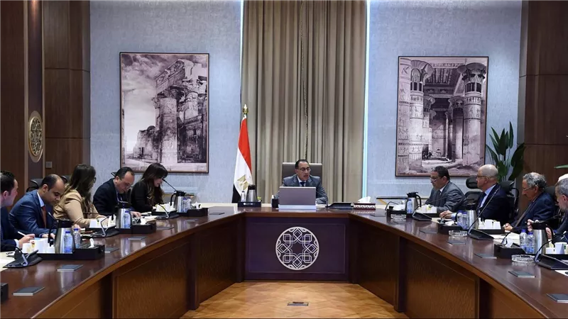 الحكومة : هناك تكليفات واضحة  لكل وزير ..ونرحب بأي أفكار خارج الصندوف
