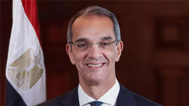  وزير «الإتصالات» يغادر إلى فرنسا للمشاركة في أعمال مؤتمر 