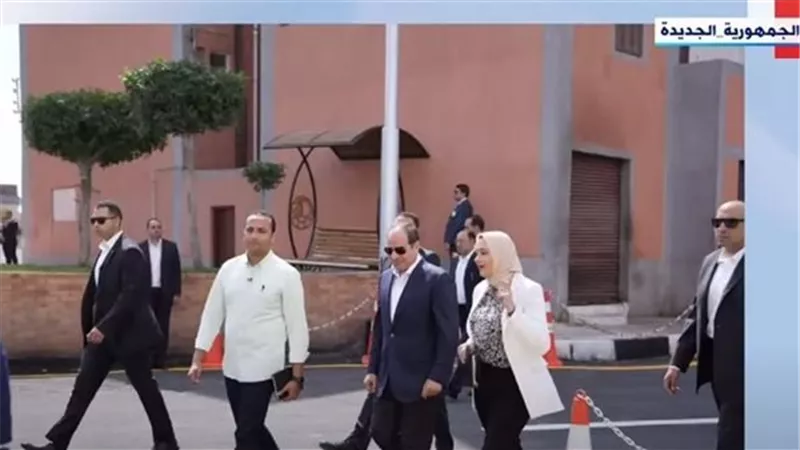 السيسي يتفقد الوحدة الصحية ضمن مشروعات حياة كريمة بقرية الأبعادية بالبحيرة