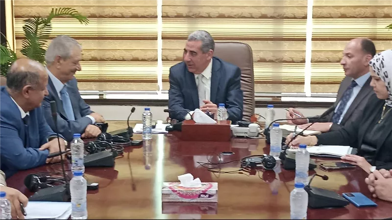الضرائب” تنقل خبراتها لنظيرتها اليمنية