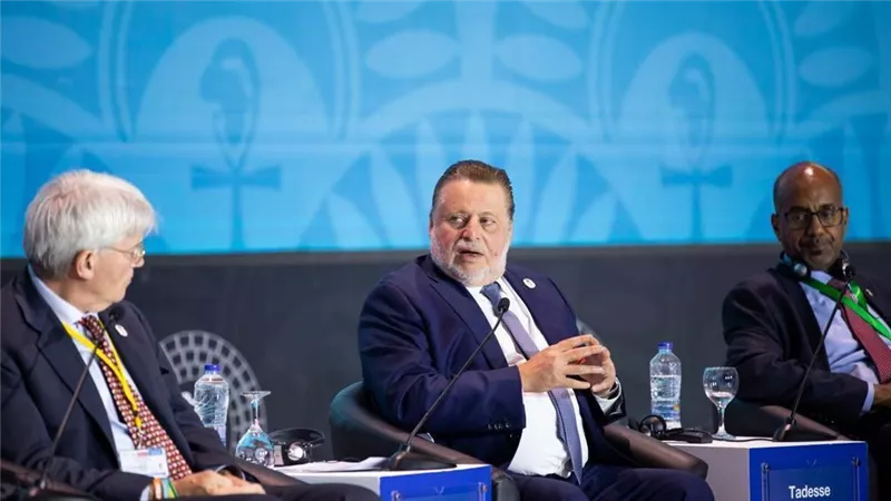 «المركزي» يشهد إصدار تقرير آفاق الاقتصاد الأفريقي لعام 2023