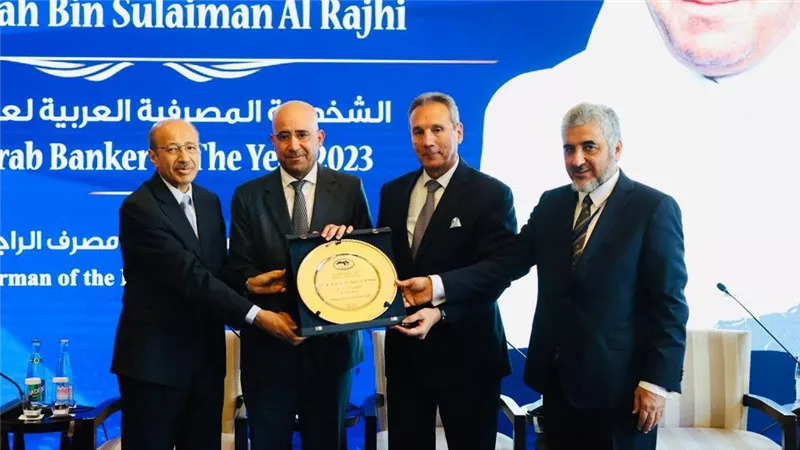 انطلاق فعاليات القمة المصرفية العربية الدولية بباريس بمشاركة أكثر 300 مشارك من 27 دولة