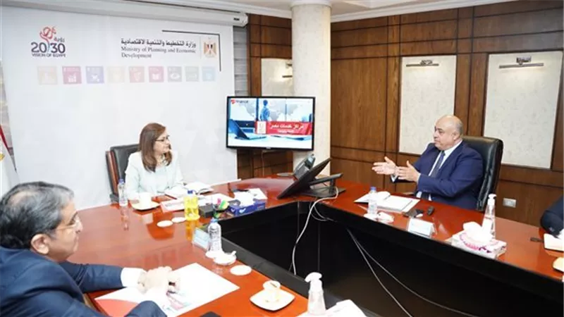 وزيرة التخطيط تتابع تطورات العمل بمراكز خدمات مصر والمراكز التكنولوجية المتنقلة