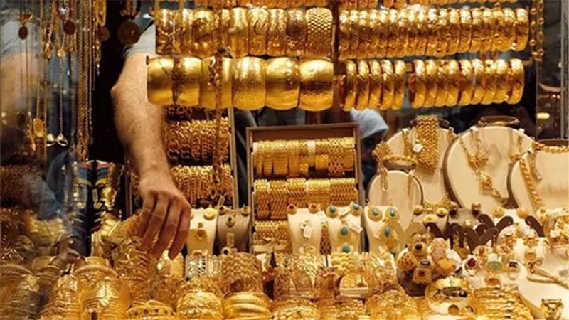 سعر الذهب يواصل التراجع اليوم الإثنين.. وعيار 21 يسجل 2220 جنيها