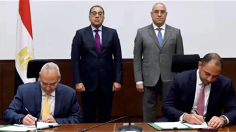 مدبولى يشهد توقيع عقدى إدارة وتشغيل فندقين بمثلث ماسبيرو وسور مجرى العيون