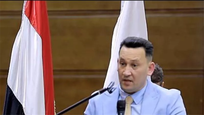 اقتصادي: فرض ضرائب على السلع الترفيهية يقلل الطلب على الدولار