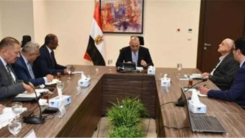 وزير الإسكان يناقش تعديل الكود المصرى لـ اشتراطات الحماية المدنية