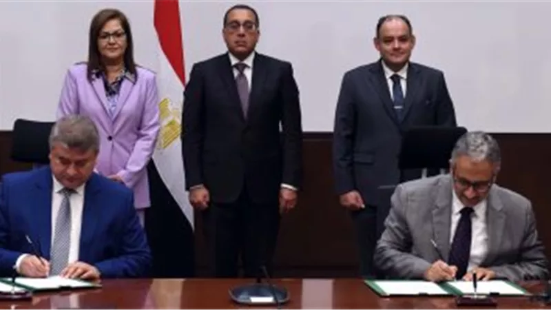 رئيس الوزراء يشهد توقيع مذكرة تطوير تقديم خدمات هيئة التنمية الصناعية