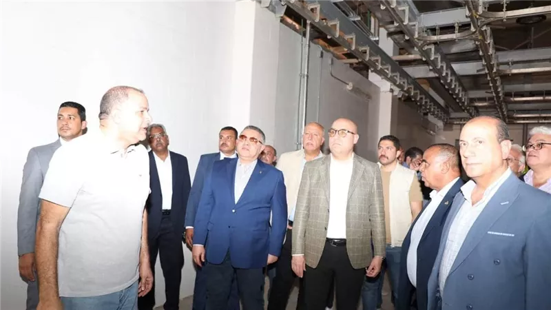 وزير الإسكان ومحافظ البحر الأحمر يتفقدان مشروعى تطوير الممشى السياحى لمدينة الغردقة ...صور