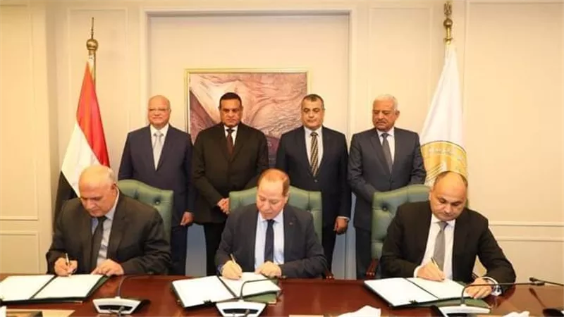 توقيع اتفاق لتنفيذ مشروع الدفع المسبق لتذكرة ركوب أتوبيسات هيئة النقل العام بالقاهرة