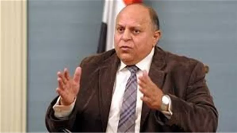 وزير الاتصالات الأسبق يتلقى العزاء في حفيدته بمسجد الشرطة 
