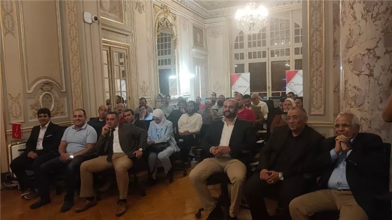 بالتعاون مع 