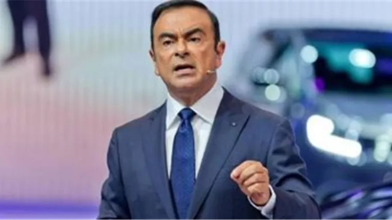 كارلوس غصن يطالب نيسان بمليار دولار تعويضاً