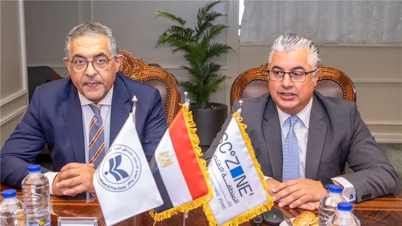 منح الرخصة الذهبية لمشروعات داخل المنطقة الصناعية بالسخنة
