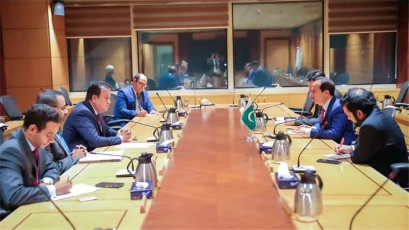 وزير الصحة ونظيره الباكستاني يناقشان تعزيز التعاون بين البلدين في المجال الصحي