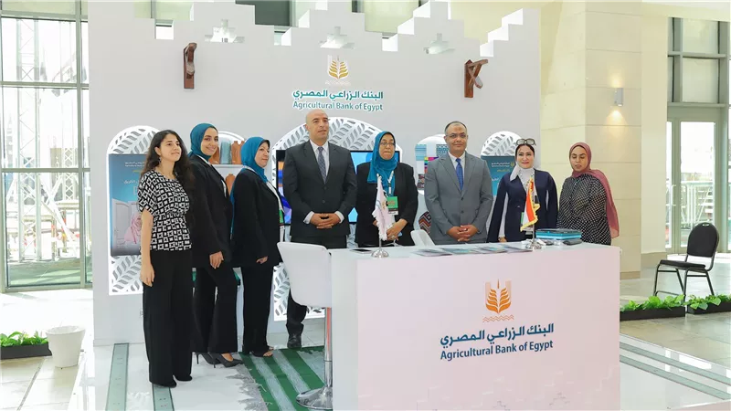 اقبال كبير من جمهور معرض تراثنا علي جناح البنك الزراعي للتعرف على برنامج باب رزق 