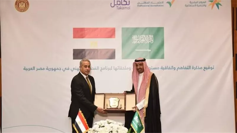 وزير العمل ونظيره السعودي يشهدان توقيع اتفاقية تشغيل 