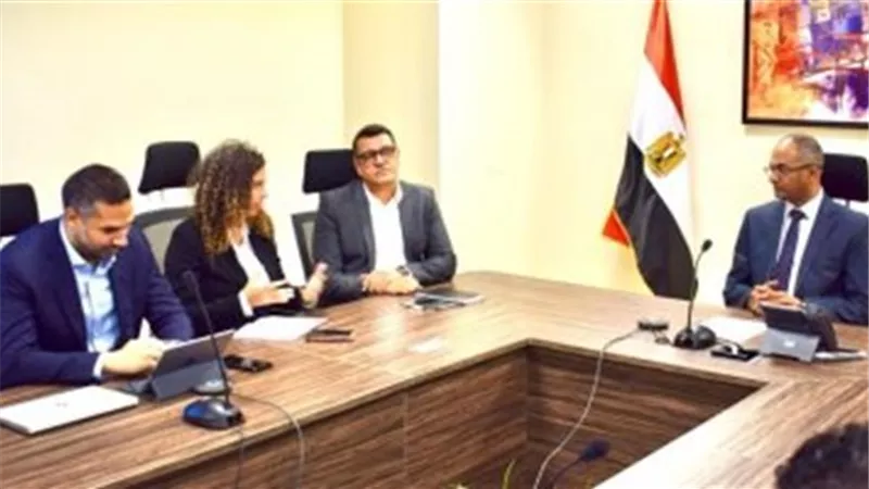 نائب وزير الإسكان يستقبل ممثلي البنك الأوروبي لإعادة الإعمار والتنمية