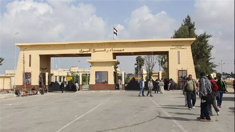 الحكومة تعلن عن استقبال دفعة جديدة  من حاملي الجنسيات المزدوجة عبر معبر رفح