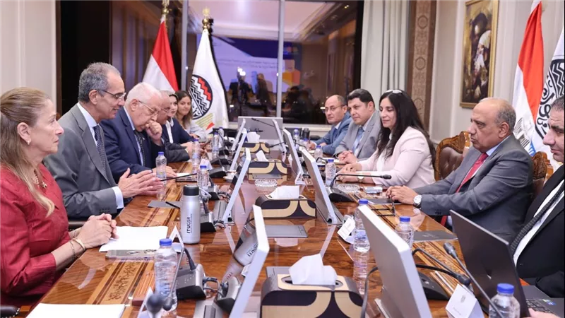 الحكومة : نتابع عن كسب عملية التحول الرقمي لشركات قطاع الأعمال 