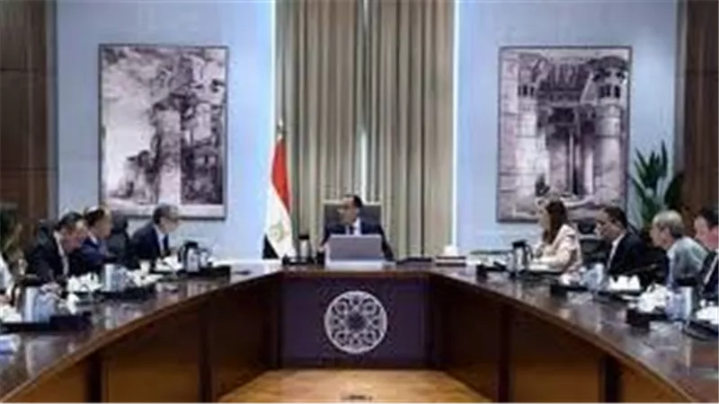 الحكومة تعلن الانتهاء من المرحلة الأولى من برنامج الطروحات الحكومية