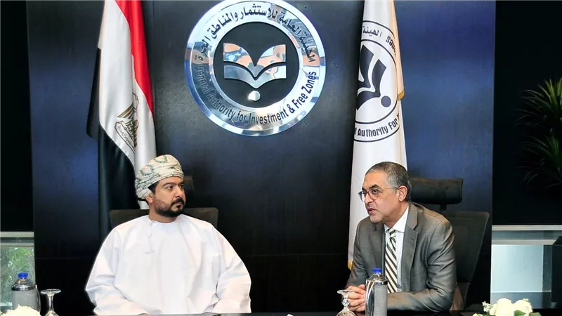 رئيس هيئة الاستثمار ووزير التجارة والصناعة العماني يبحثان تعزيز التعاون المشترك
