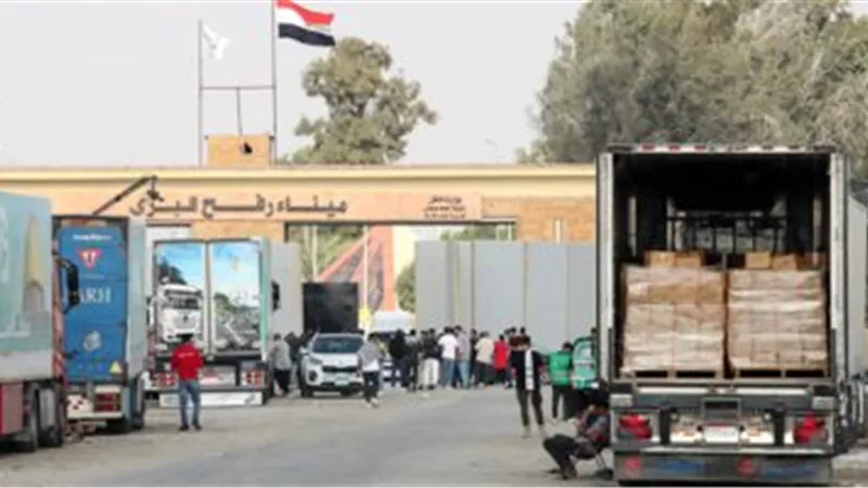 القاهرة الإخبارية: بدء تحرك 50 شاحنة مساعدات إلى شمال غزة