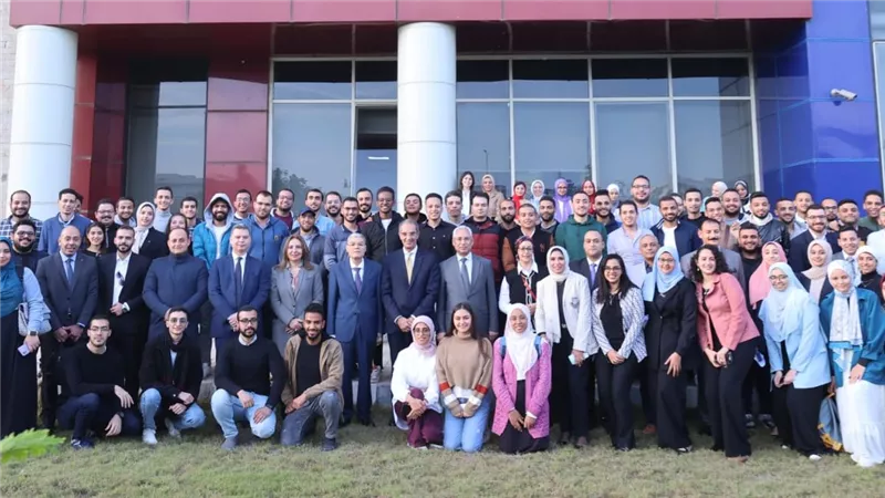 وزير الاتصالات يوجه رسالة لشباب المنيا : هدفنا توفير فرص عمل  بالأسواق العالمية 