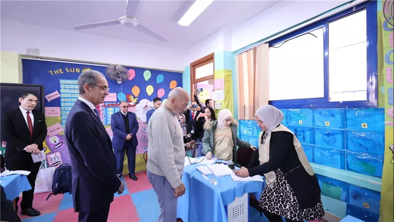 « وزير الاتصالات » :المشاركة فى الانتخابات واجبا وطنيا