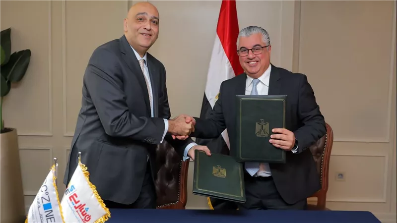 « اقتصادية قناة السويس » توقع بروتوكول تعاون مع جهاز تنمية المشروعات 