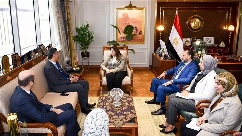لهذه الأسباب  .. وزيرة الهجرة تجتمع برئيس مجلس إدارة البريد 