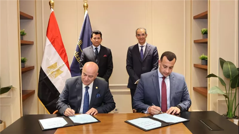 توقيع بروتوكول تعاون بين الاتصالات والشباب والرياضة لتطوير قري حياة كريمة