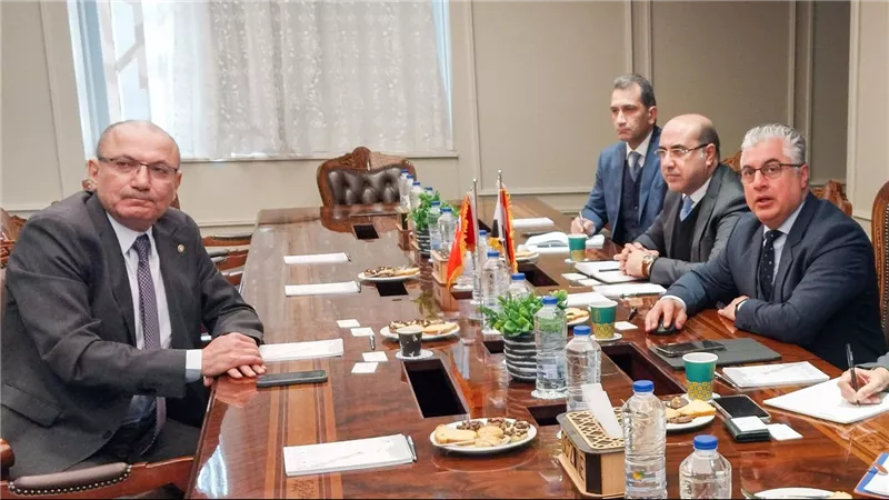 «مصر»و«تركيا» يبحثان فرص تواجد عدد من شركات الملابس التركية بالقنطرة 
