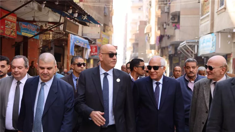 محافظ الجيزة ورئيس تنمية المشروعات يتفقدان مشروعات تطوير المناطق الغير المخططة 