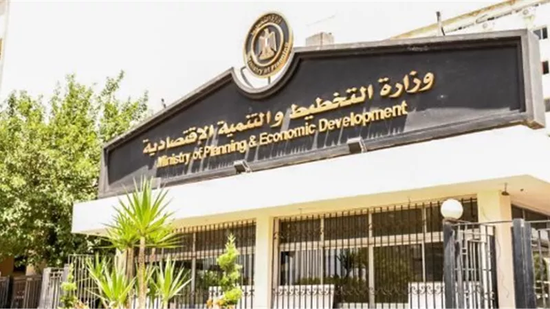 التخطيط: 99.6 مليار جنيه استثمارات لتنمية الاستخراجات البترولية فى 23/2024