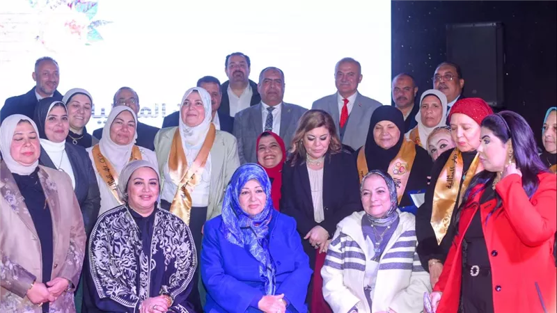 نقابة العاملين بالبنوك والتأمينات تكرم الأمهات المثاليات