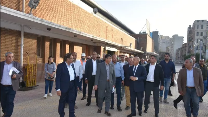 وزير النقل يتفقد مشروع  المرحلة الأولى من مترو الإسكندرية   