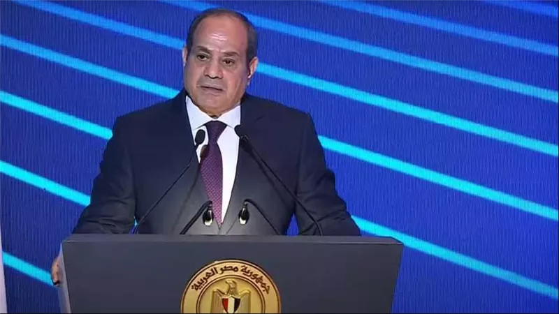 السيسي: ننفق مليار دولار شهريا على السلع الأساسية.. والدولار مشكلة دائمة