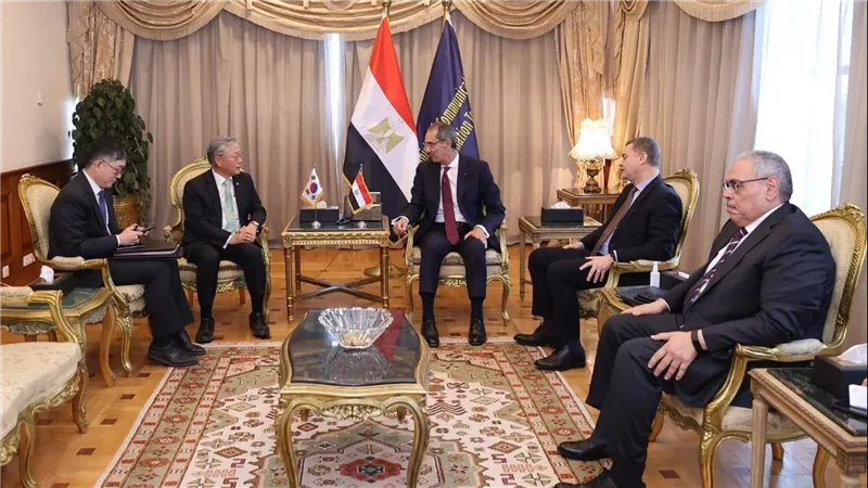 «وزير الاتصالات» يبحث مع كوريا الجنوبية التعاون المشترك فى مجالات التحول الرقمى 