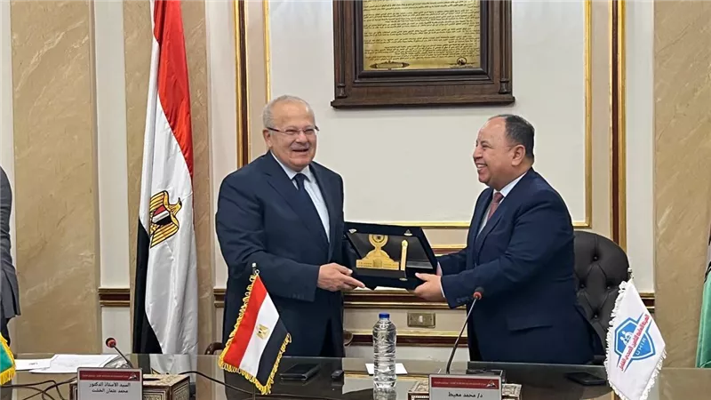 بروتوكول بين «التأمين الصحي الشامل» و«الاقتصاد والعلوم السياسية» لتطوير البحث العلمي فى اقتصادات الصحة