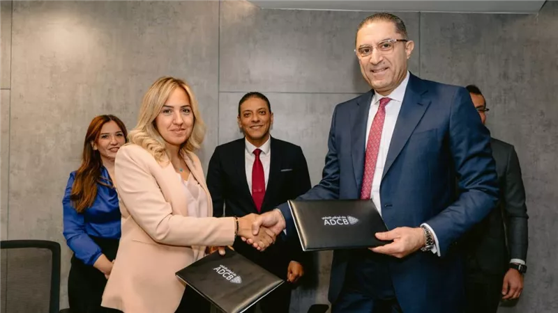 شراكة بين بنك أبوظبي التجاري وفيزا لتقديم المزيد من الخدمات